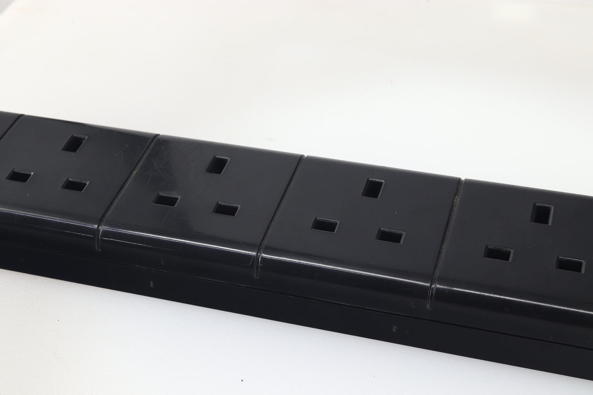 TCI Baby Constrictor 6-Way Mains Block