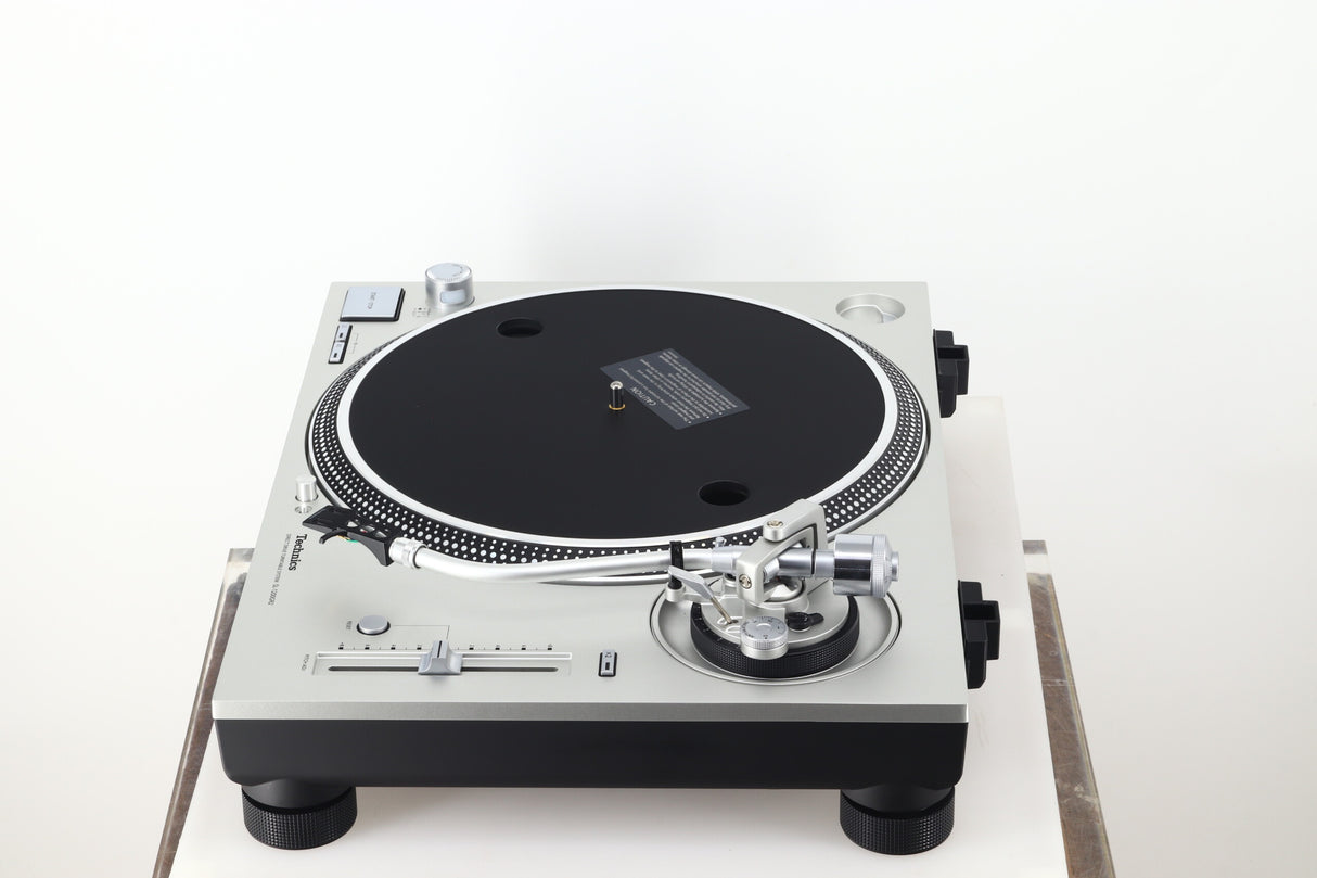 Technics SL-1200GR2 Turntable  / Ortofon 2MR Black Cartridge
