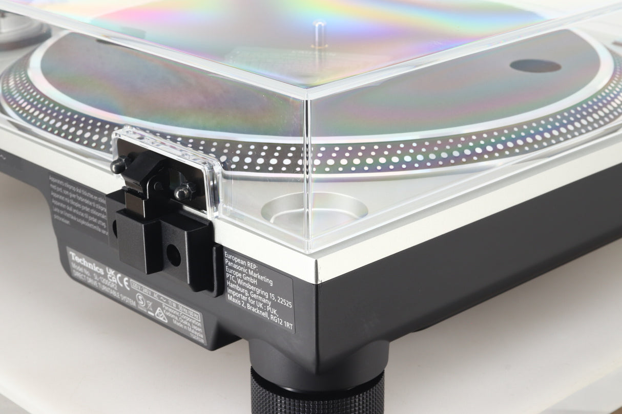 Technics SL-1200GR2 Turntable  / Ortofon 2MR Black Cartridge