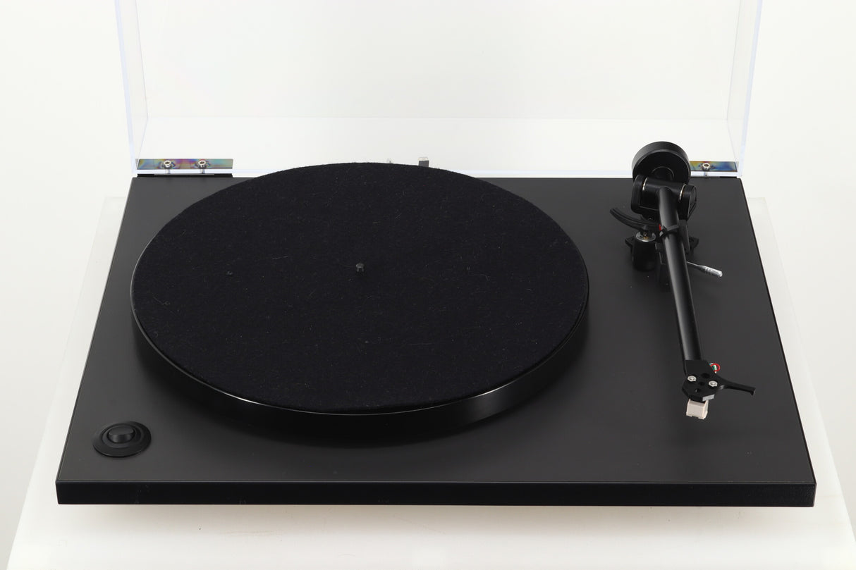 NAD C556 Turntable - Grey