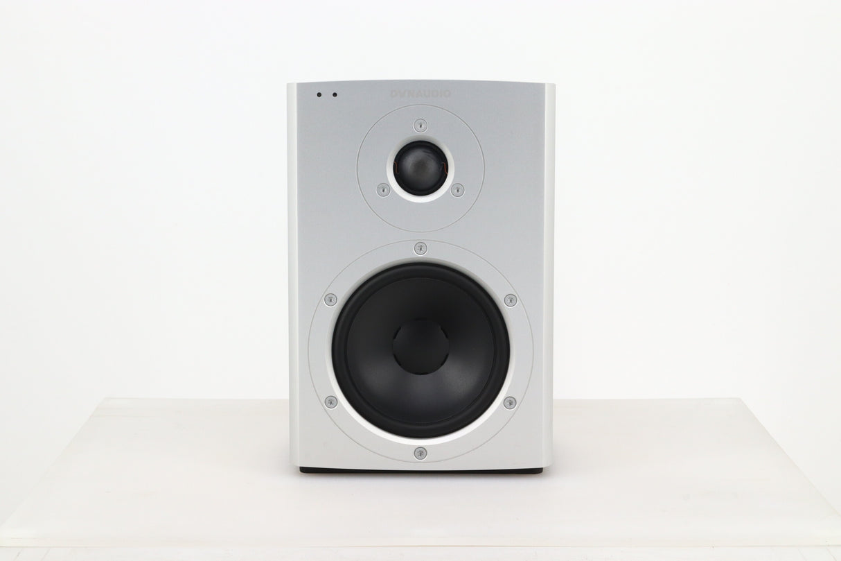 Dynaudio XEO 2 Active Standmount Speakers Inc. Hub - White