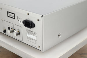 Luxman D-03X CD Player