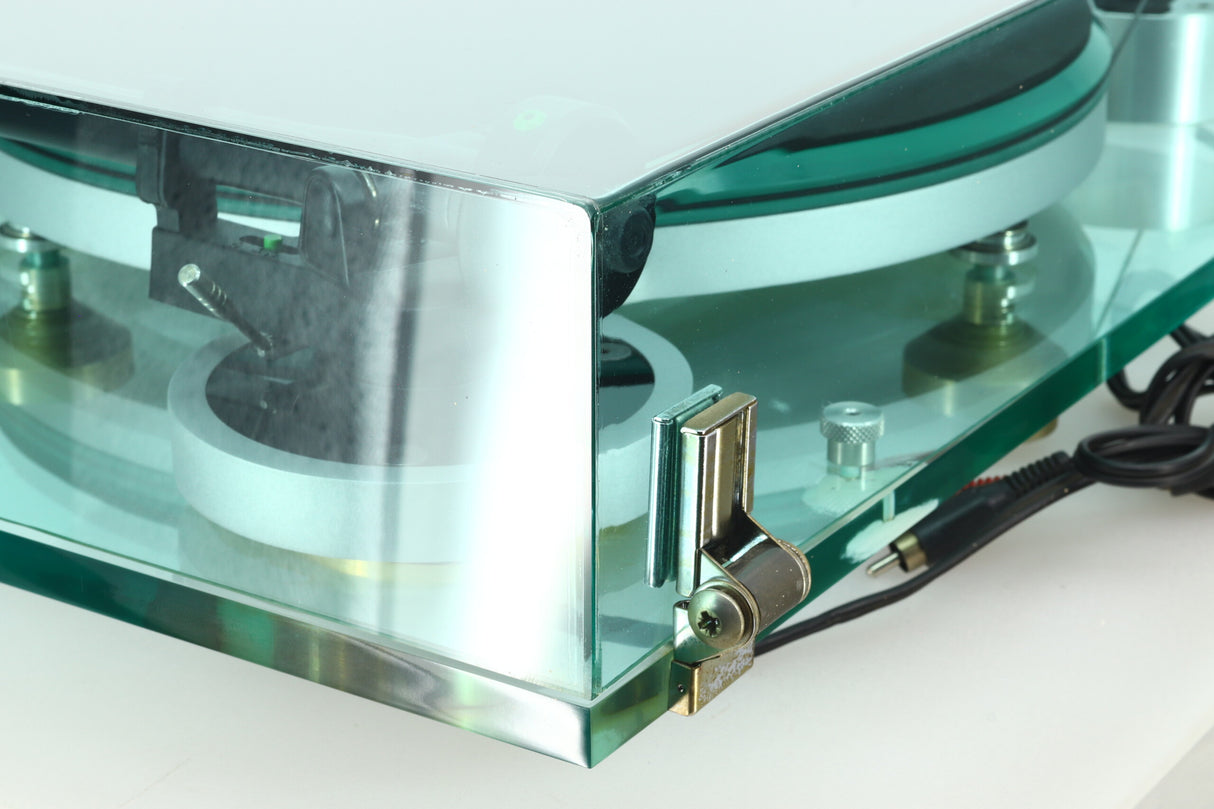 Michell Syncro Turntable / Rega RB250 Tonearm / Nagaoka MP-11 Boron Cartridge