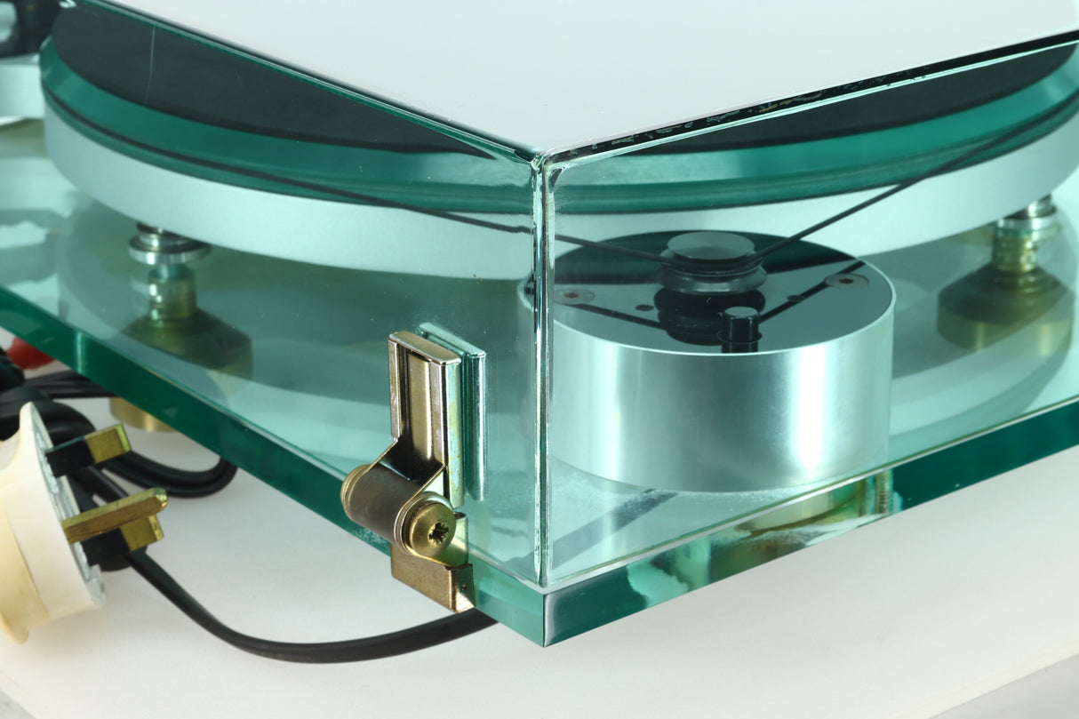 Michell Syncro Turntable / Rega RB250 Tonearm / Nagaoka MP-11 Boron Cartridge