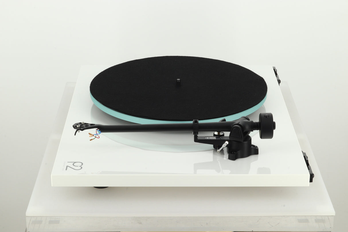 Rega Planar 2 Turntable - White