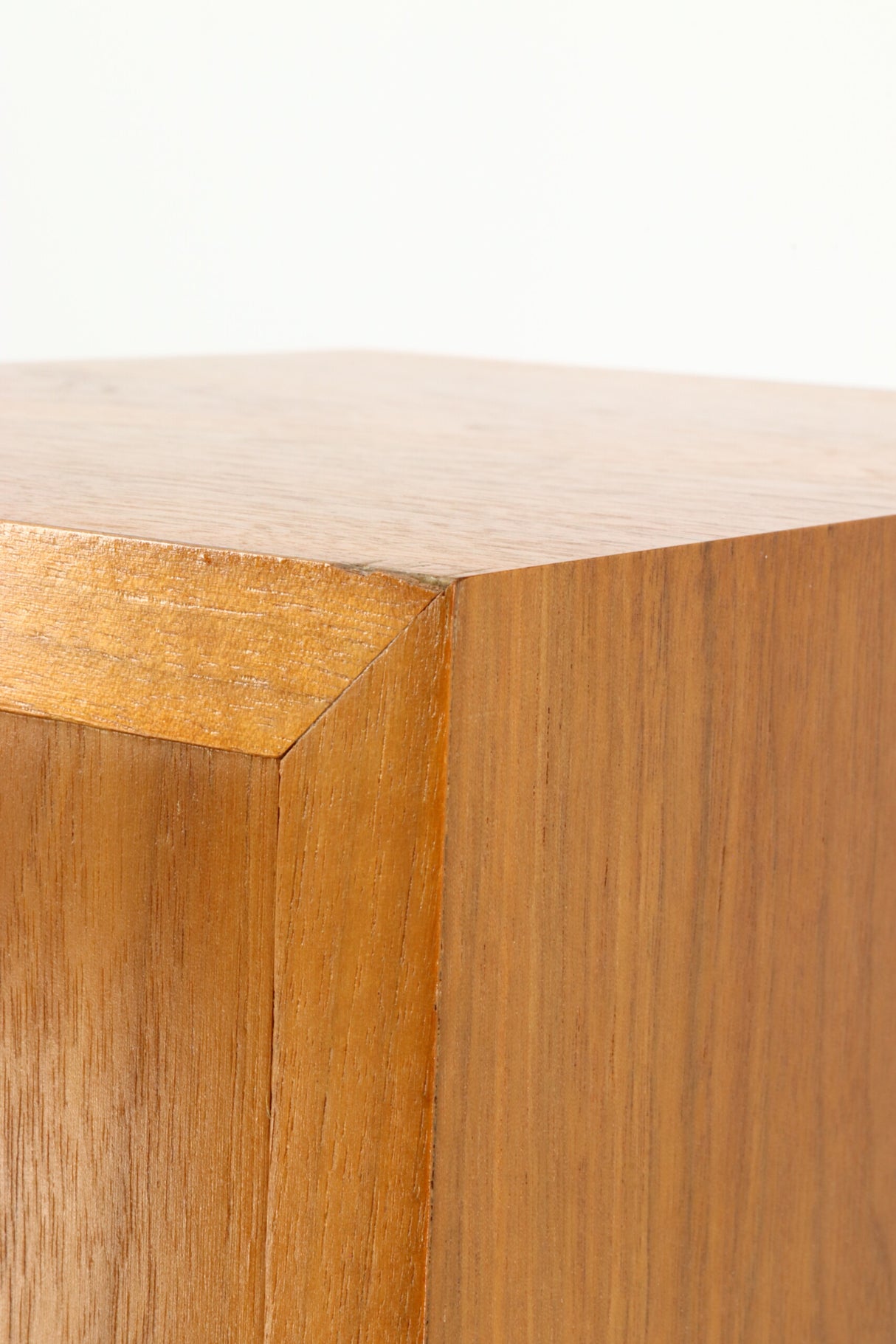 Linn Keilidh Floorstanding Speakers C/W Polymer Stands - Walnut