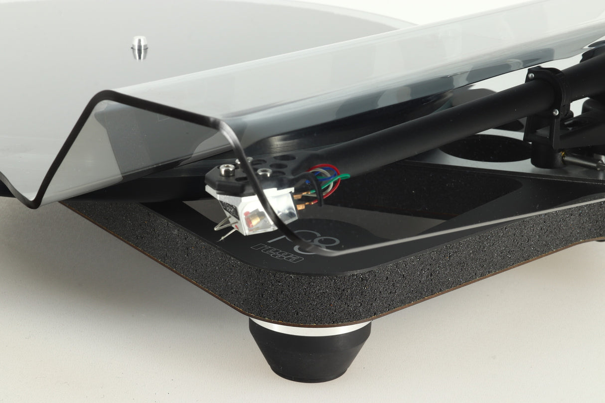 Rega Planar 8 Turntable / Apheta 2 Cartridge