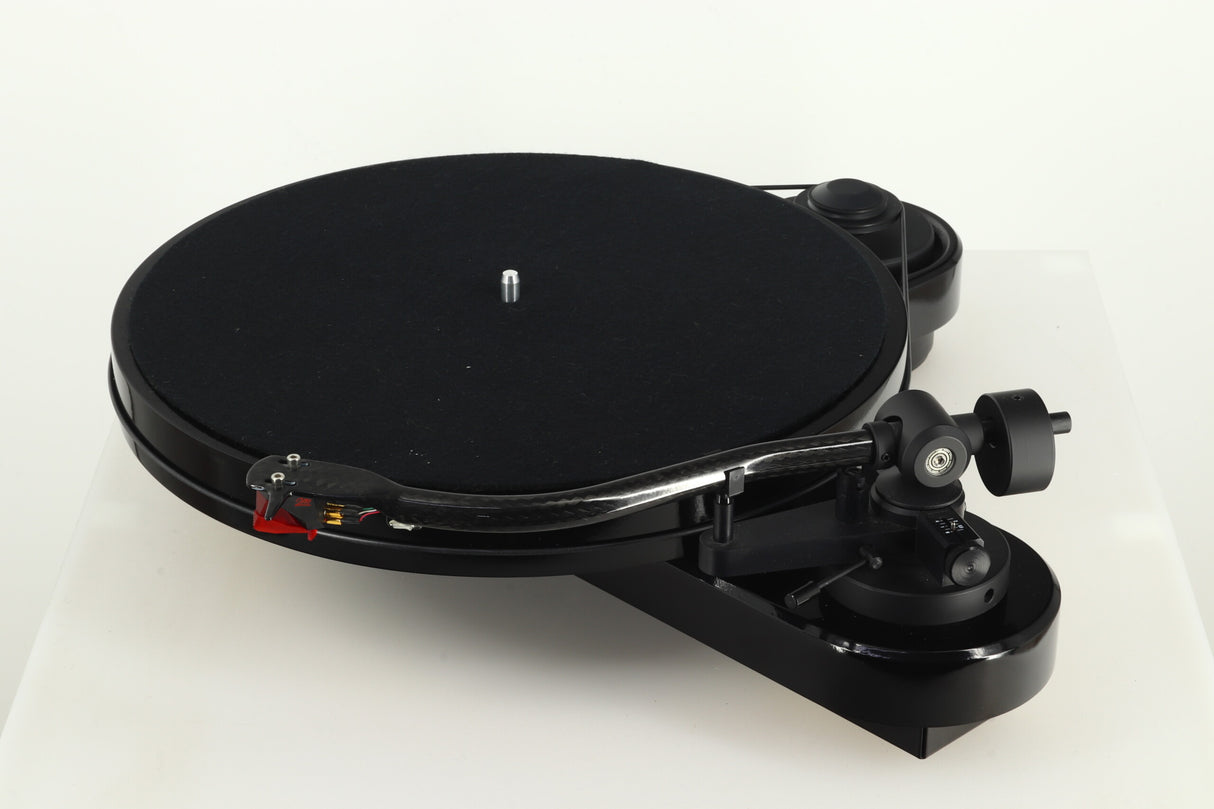 Pro-Ject RPM1 Carbon DC Turntable - Piano Black