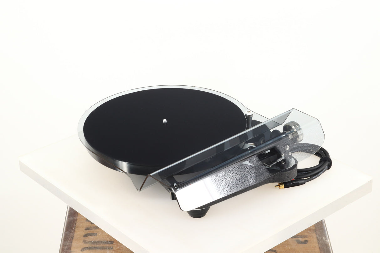 Rega Planar 8 Turntable / Hana MH Cartridge - Black