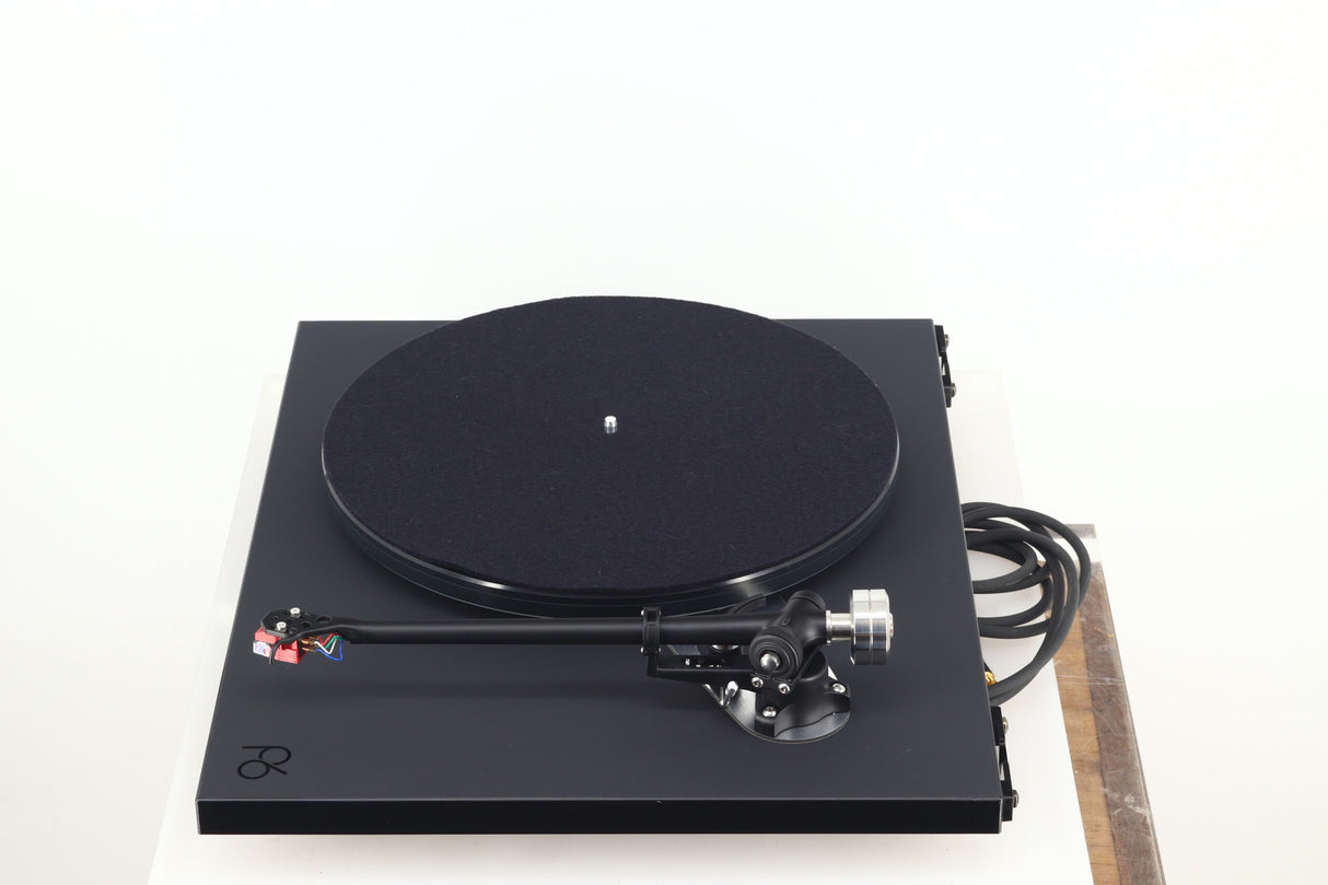 Rega Planar 6 Turntable - Black / AT-VM540ML Cartridge