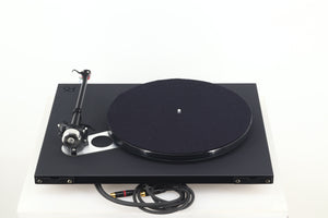 Rega Planar 6 Turntable - Black / AT-VM540ML Cartridge