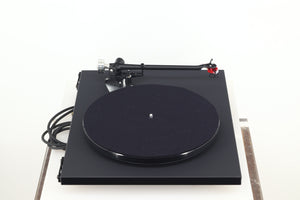 Rega Planar 6 Turntable - Black / AT-VM540ML Cartridge