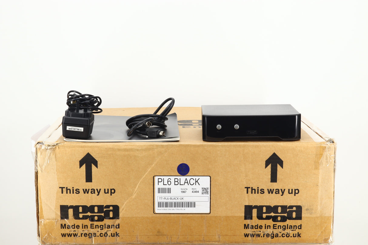 Rega Planar 6 Turntable - Black / AT-VM540ML Cartridge