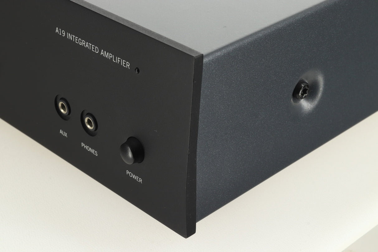 Arcam FMJ A19 Integrated Amplifier