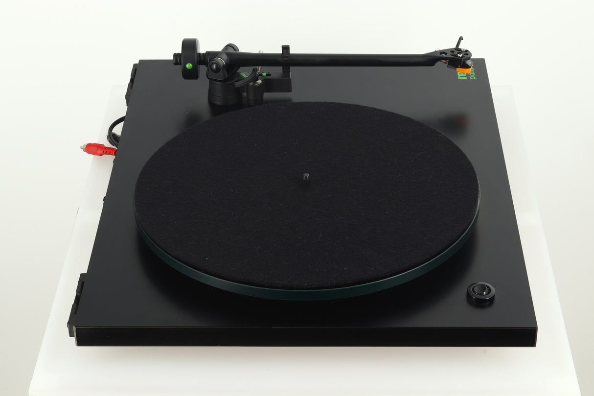Rega Planar 2 Turntable / Audio Technica VM95EN Cartridge