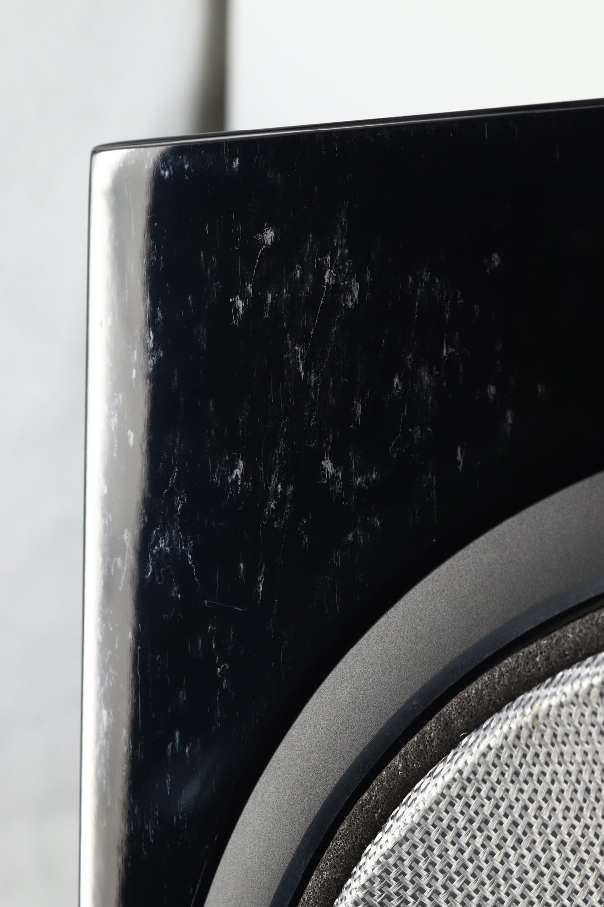 B&W 702 S2 Floorstanding Speakers - Black Gloss (Ex Demo)