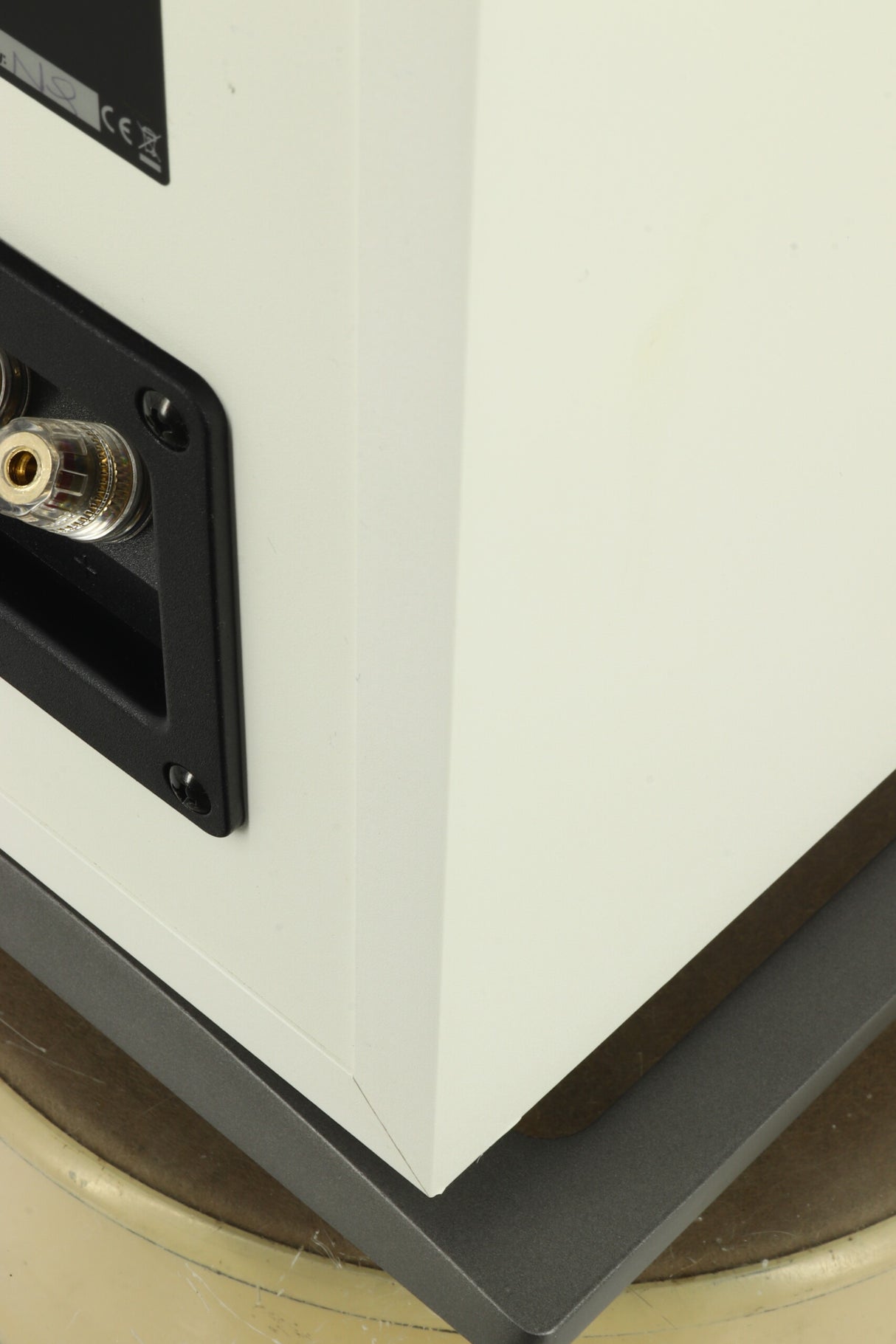 Dali Oberon 5 Floorstanding Speakers - White