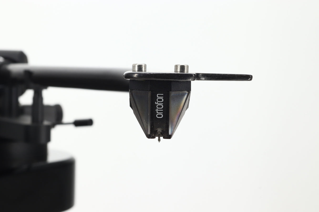 Pro-Ject RPM 3 Carbon Turntable - Black / Ortofon 2M Silver Cartridge