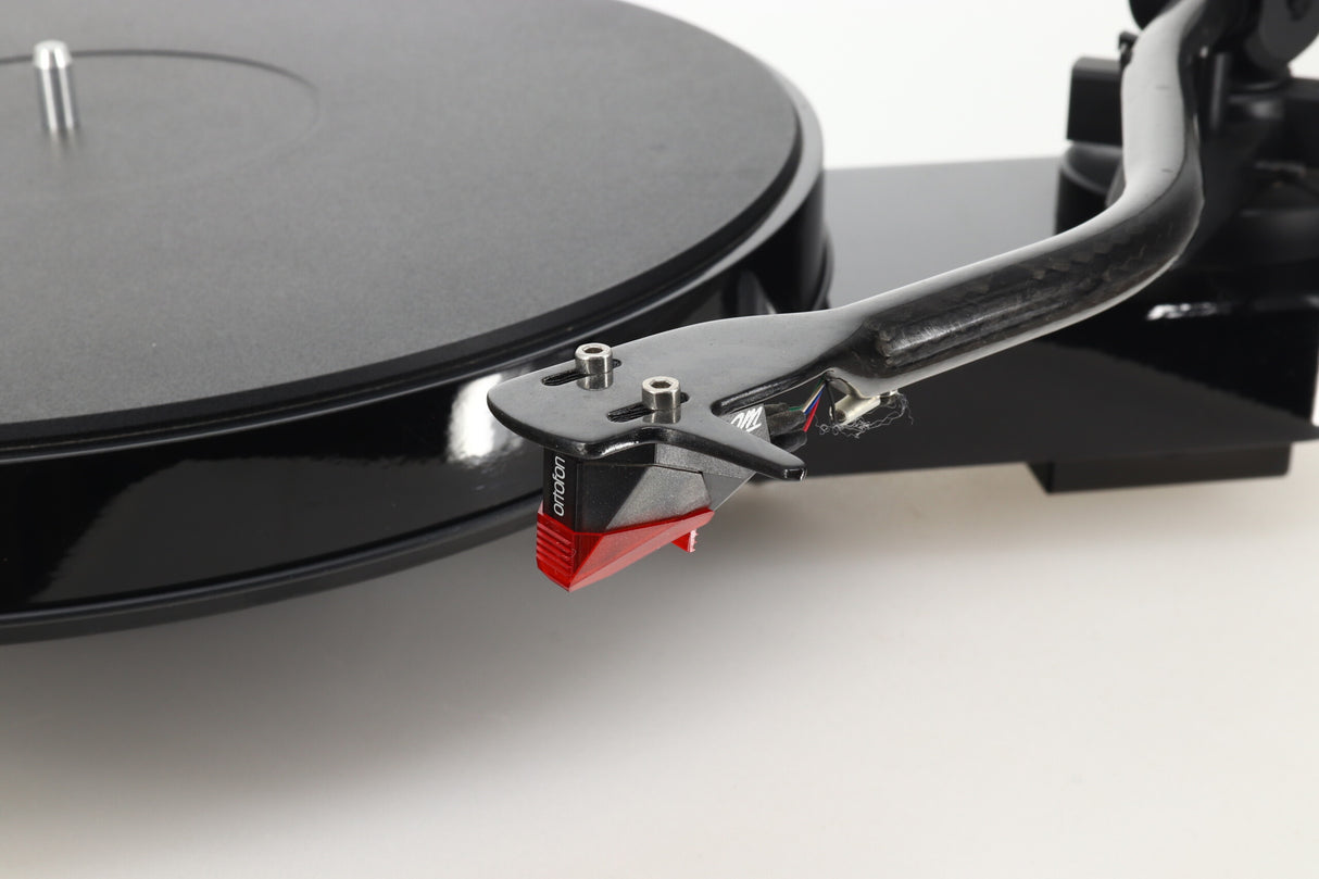 Pro-Ject RPM 3 Carbon Turntable - Black / Ortofon 2M Silver Cartridge