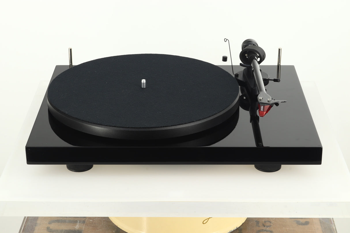 Pro-Ject Debut Carbon DC Turntable - Piano Black / Ortofon 2M Red Cartridge