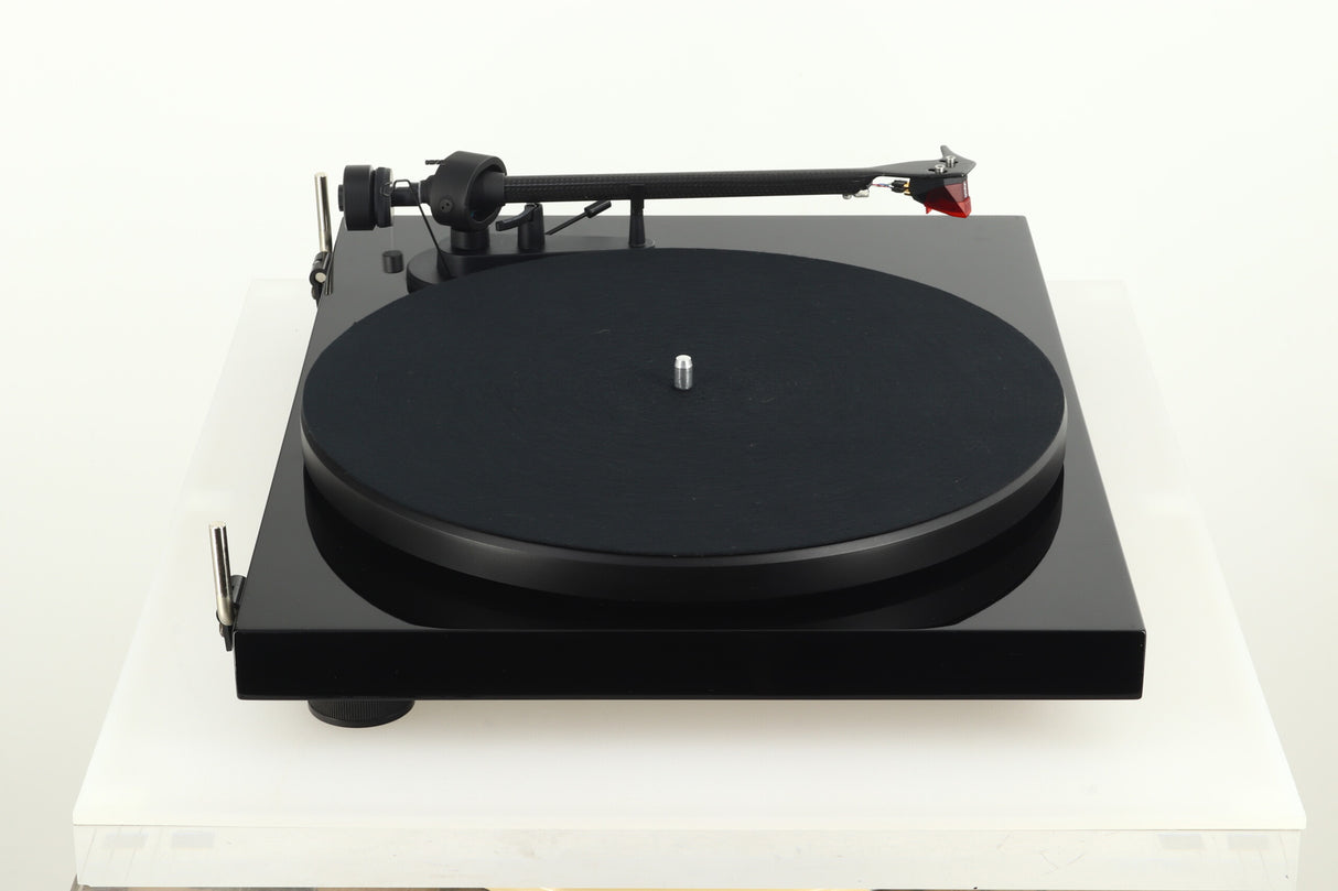Pro-Ject Debut Carbon DC Turntable - Piano Black / Ortofon 2M Red Cartridge