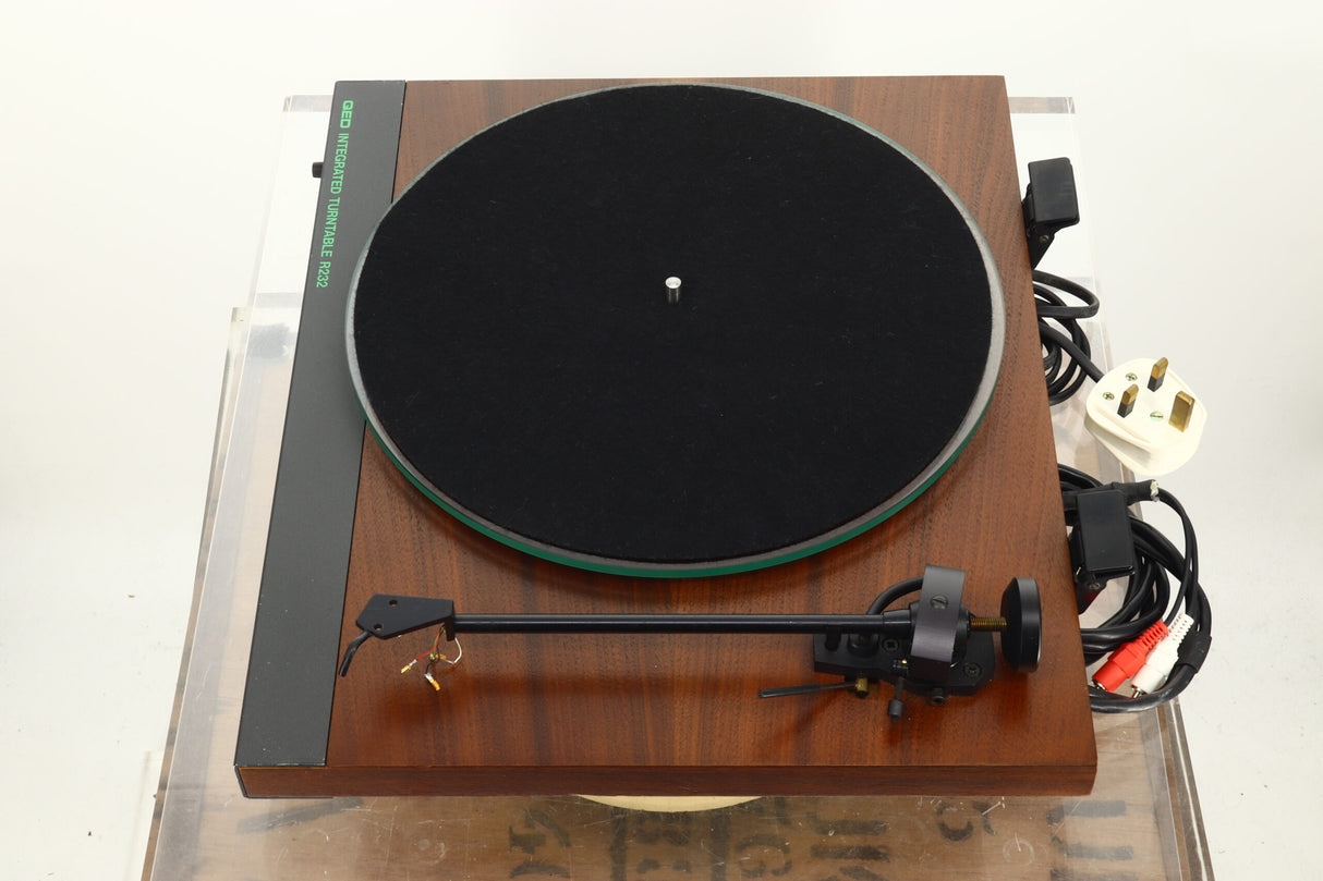 QED R232 Turntable