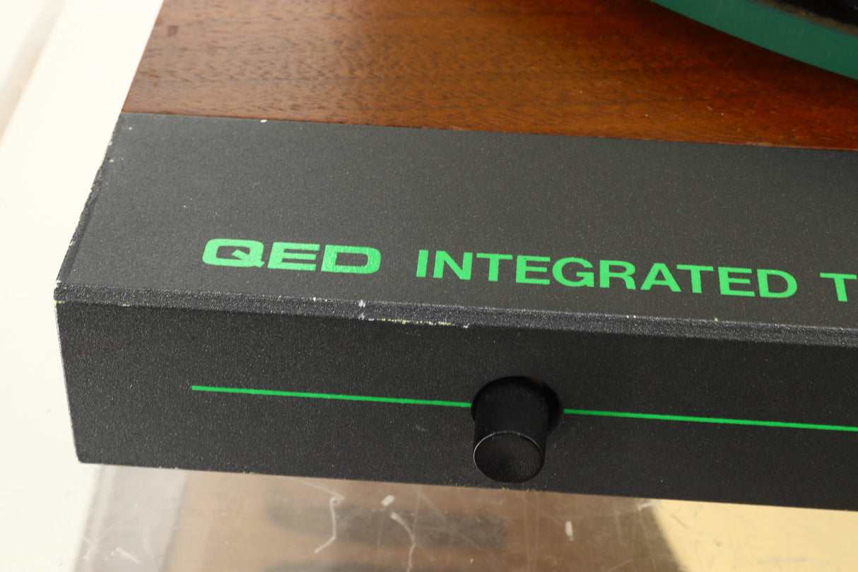 QED R232 Turntable
