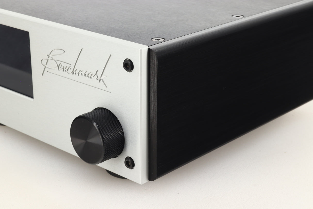 Benchmark LA4 Pre Amplifier - Silver