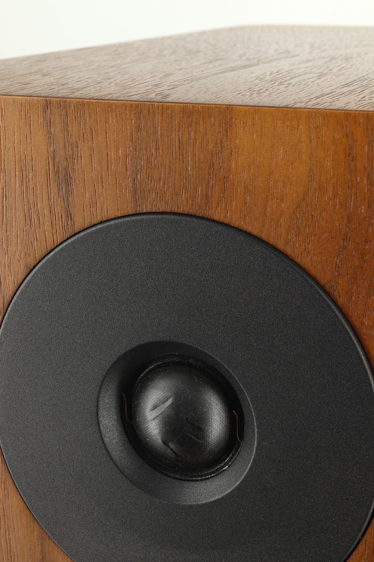 Dynaudio Evoke 50 Floorstanding Speakers - Walnut