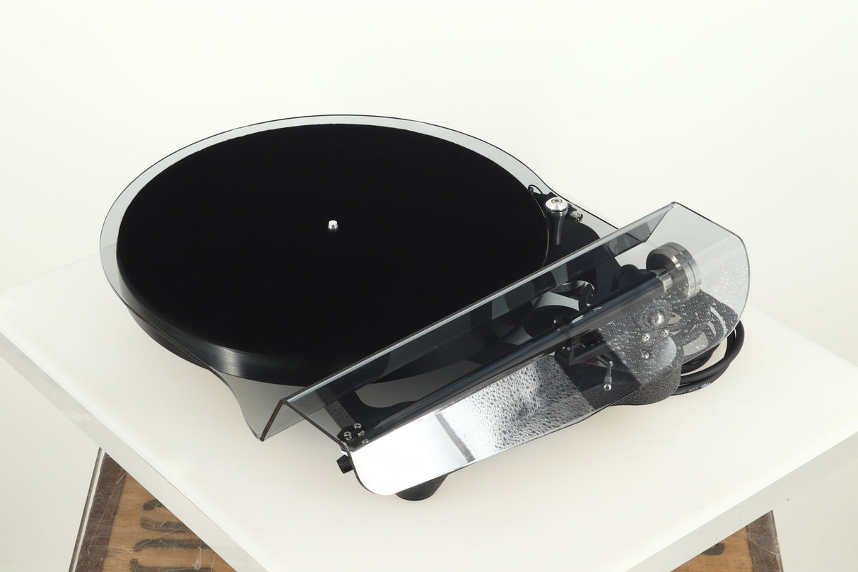 Rega Planar 8 Turntable / Apheta 3 MC Cartridge - Black