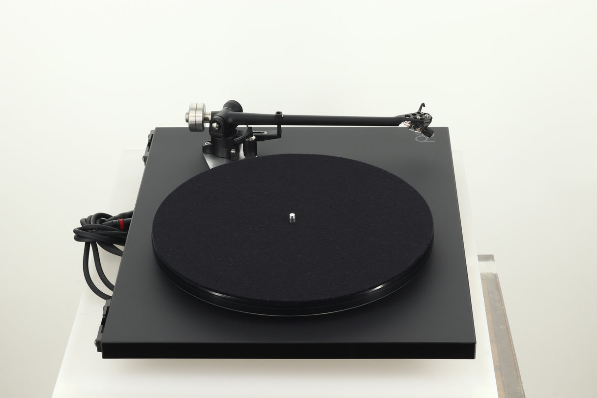 Rega Planar 6 Turntable / Ania Cartridge - Black