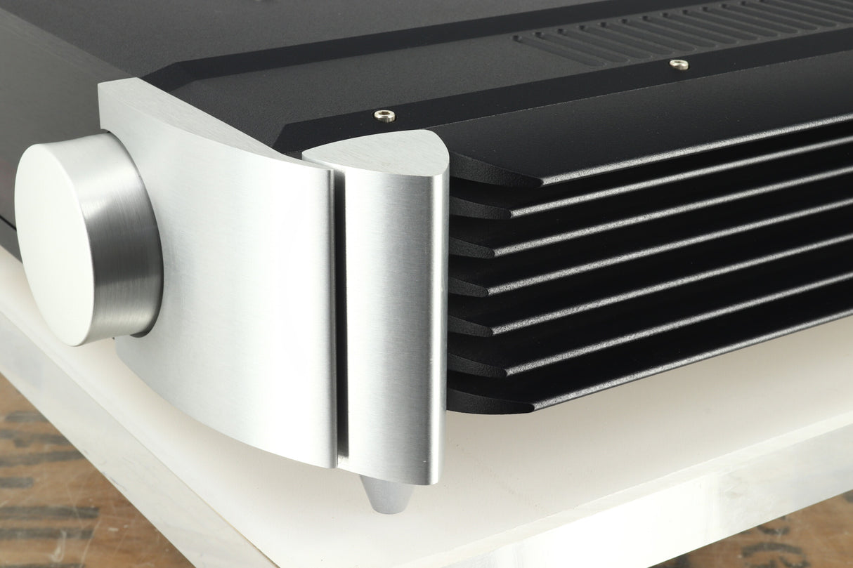 Moon by Sim Audio 600i V2 Integrated Amplifier - Two Tone