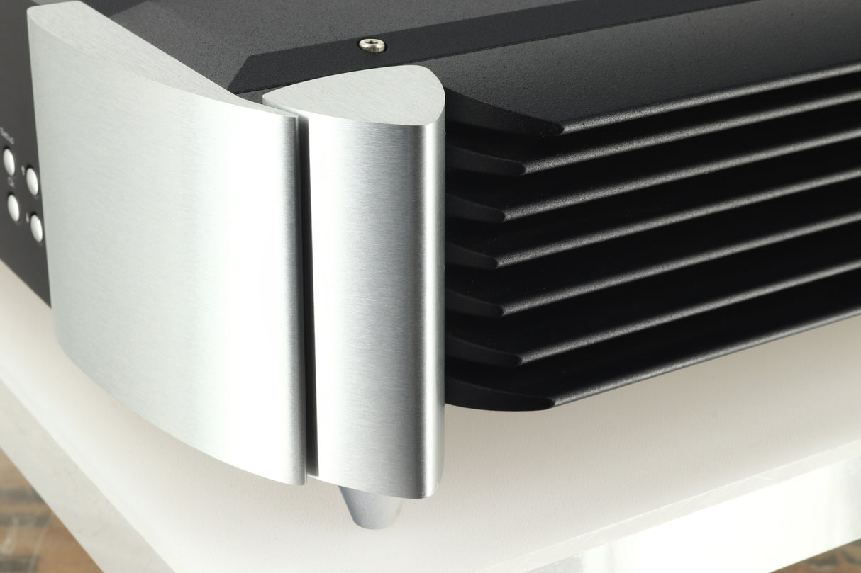 Moon by Sim Audio 680D Streaming DAC with MIND 2 Module - Two Tone