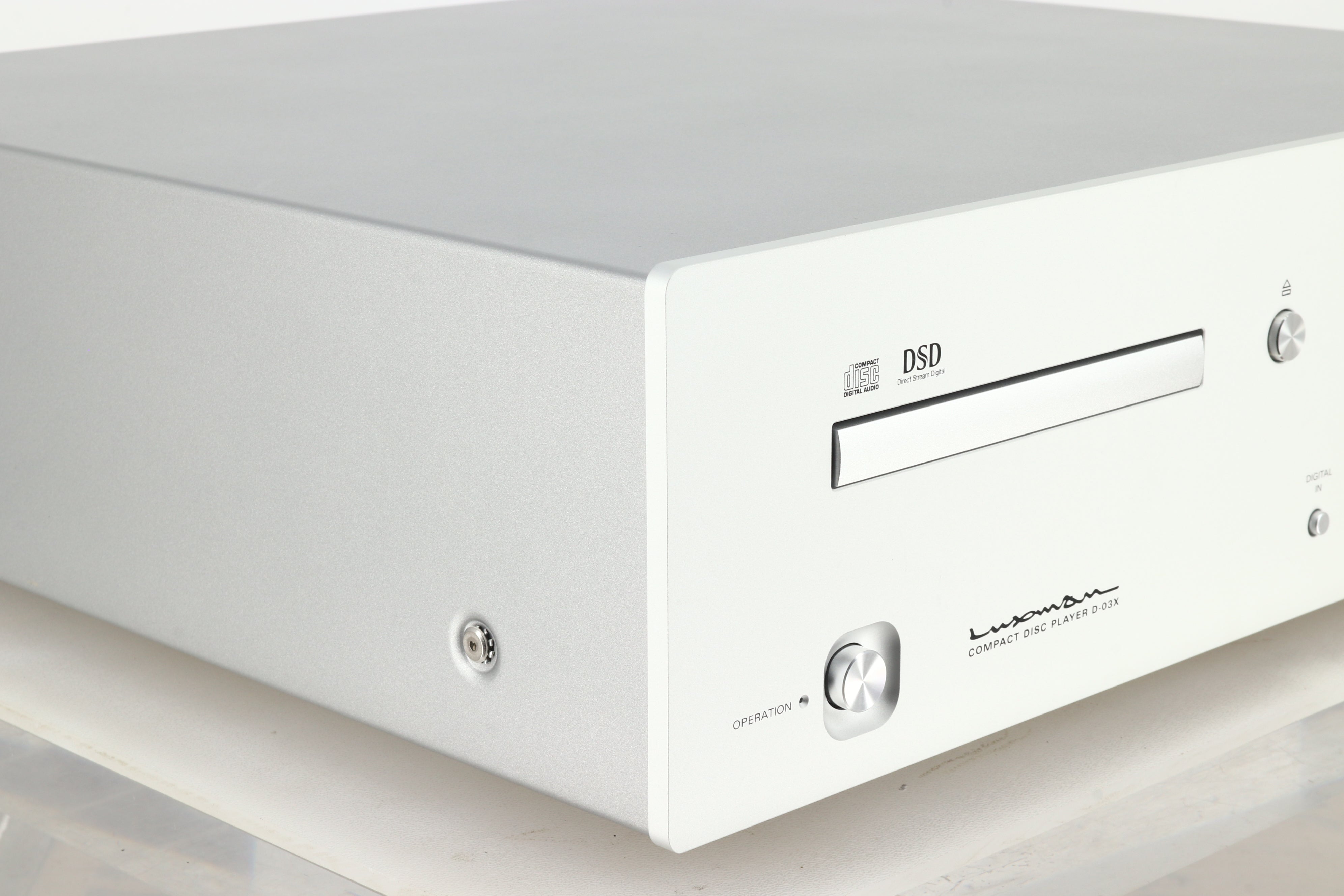 Luxman D-03X CD Player - Aluminium Silver – 2ndhandhifi.co.uk
