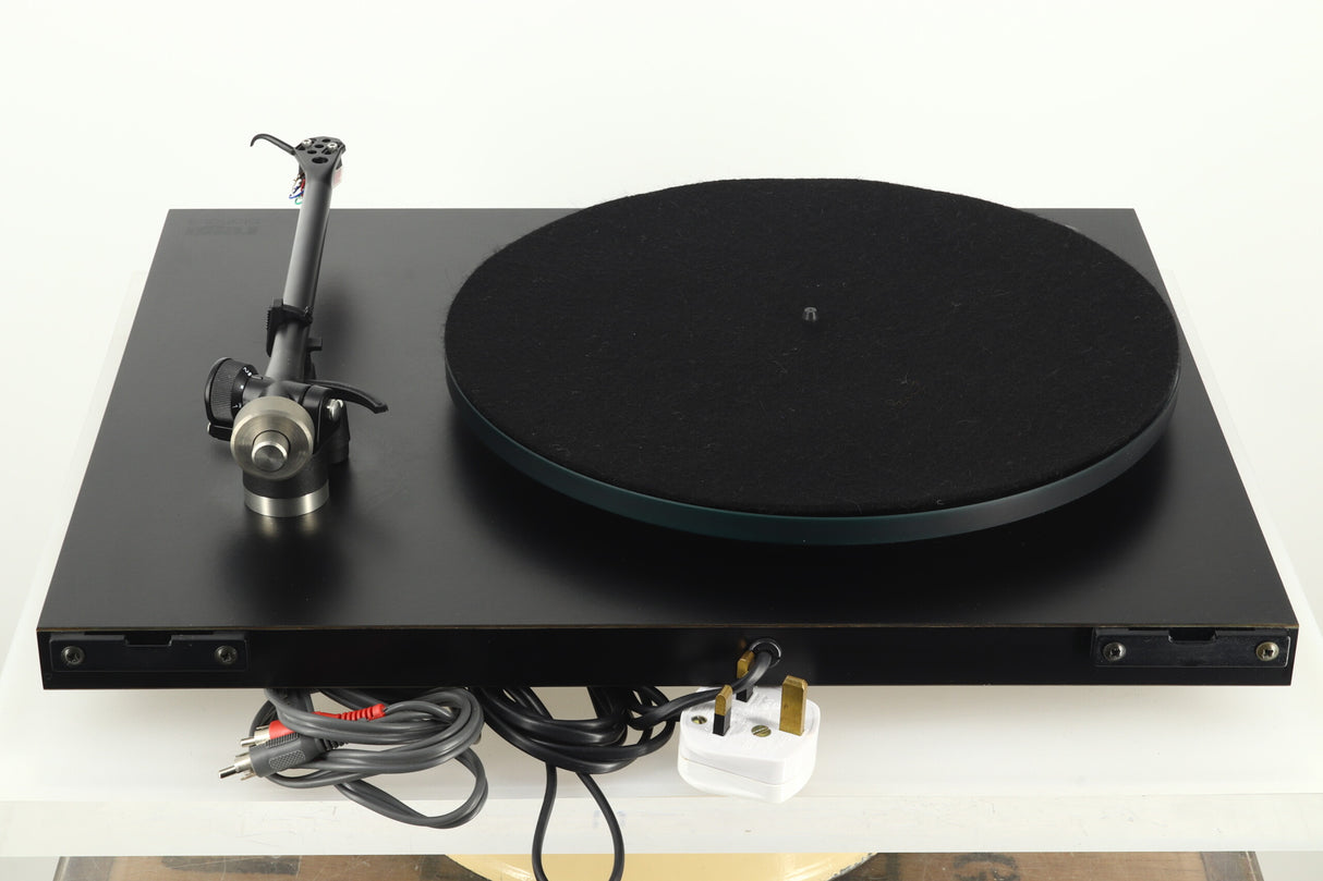 Rega Planar 3 Turntable / AT-VM95ML Cartridge