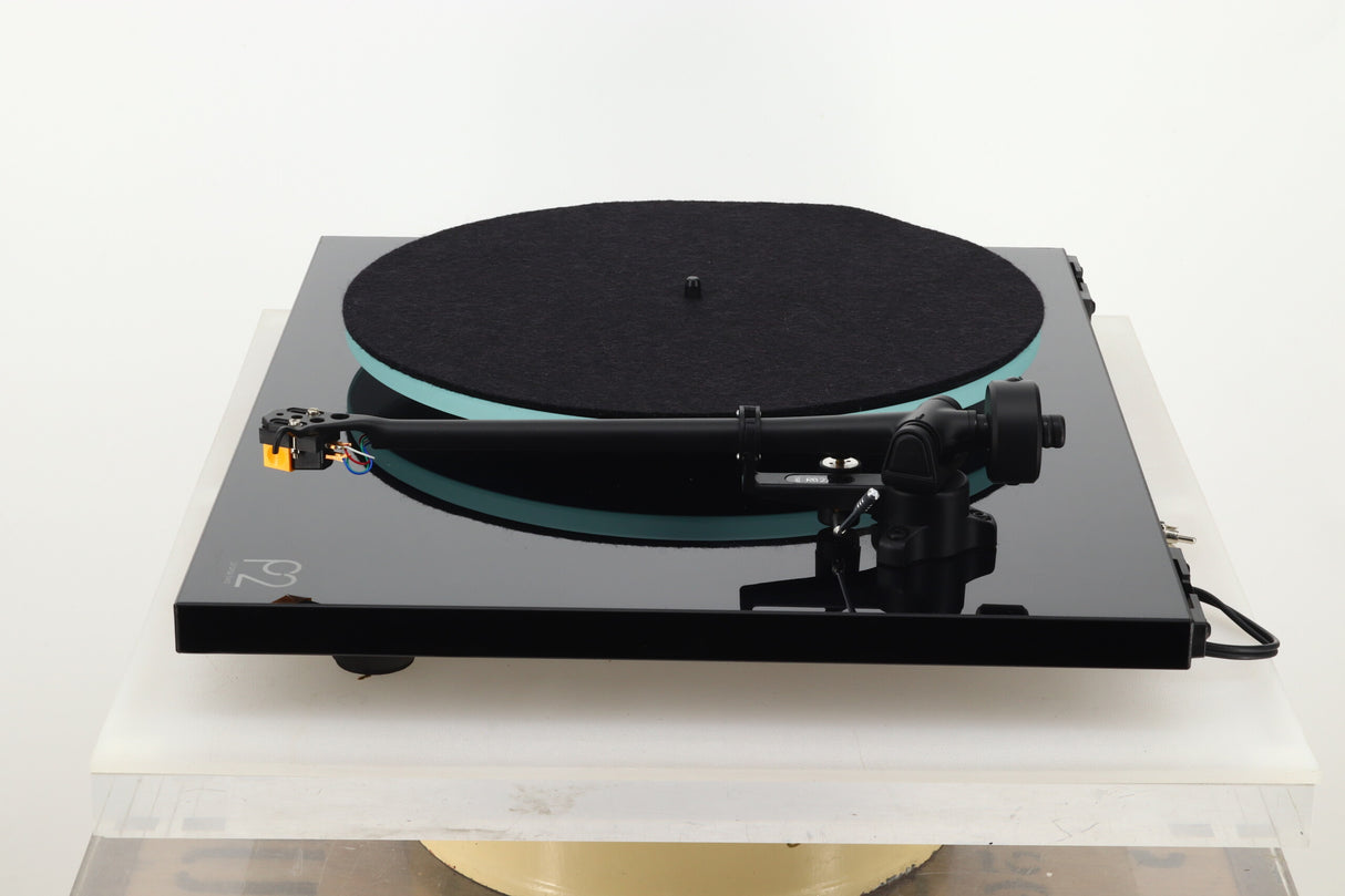 Rega Planar 2 Turntable / Nagaoka MP110 Cartridge - Gloss Black