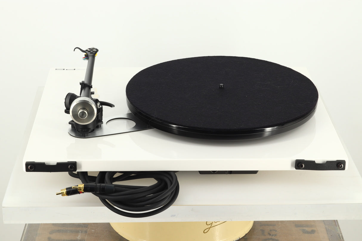Rega RP6 Turntable - White / Exact Cartridge