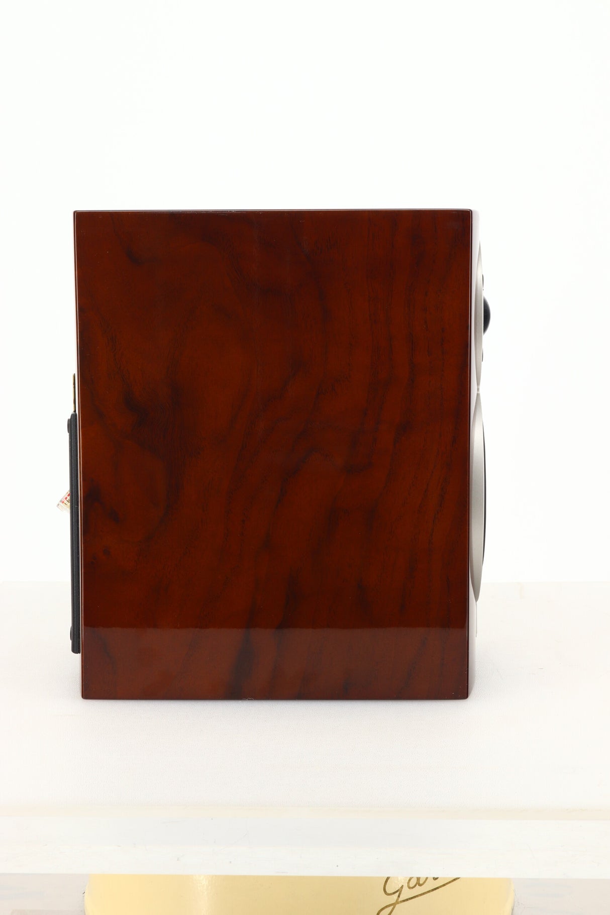 Dali Menuet SE Standmount Speakers - Wild Walnut Gloss
