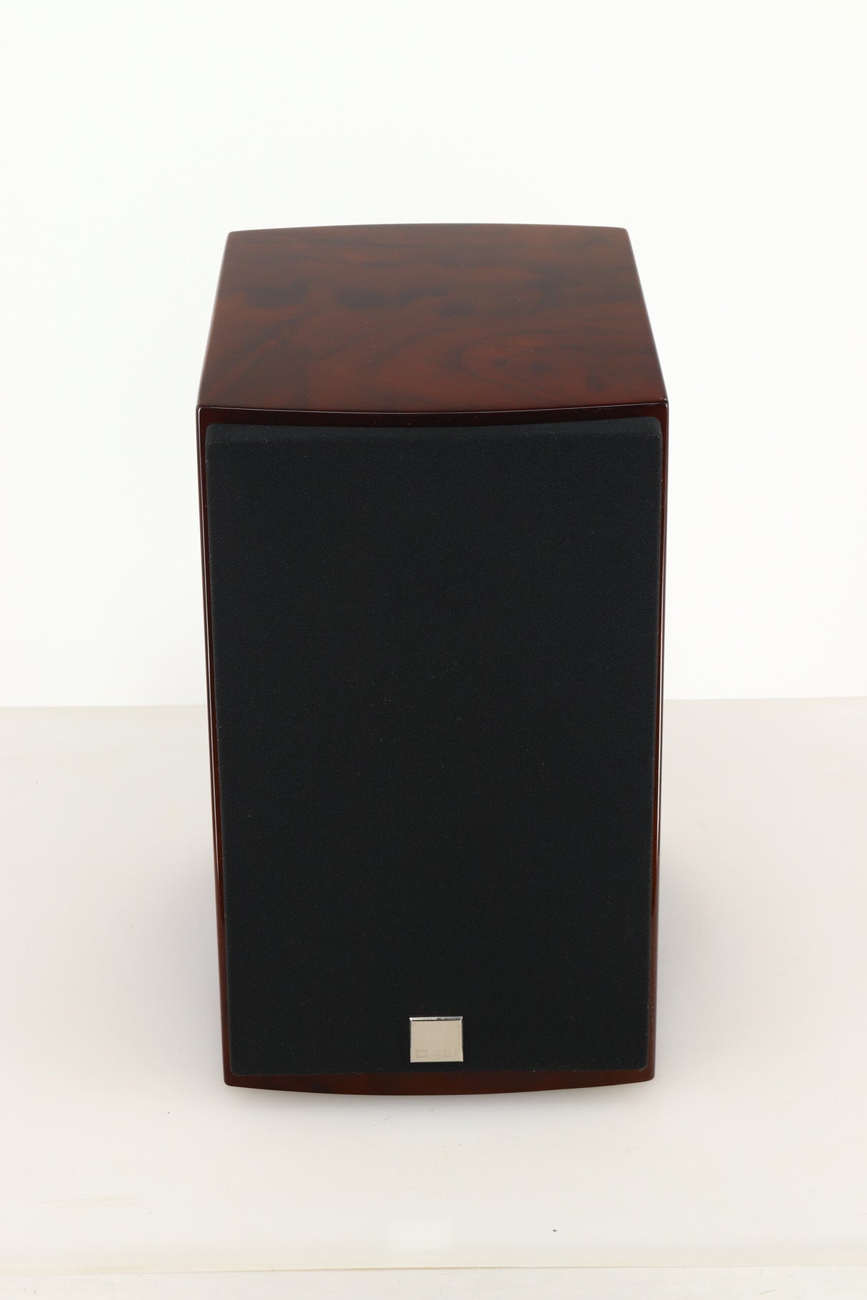 Dali Menuet SE Standmount Speakers - Wild Walnut Gloss