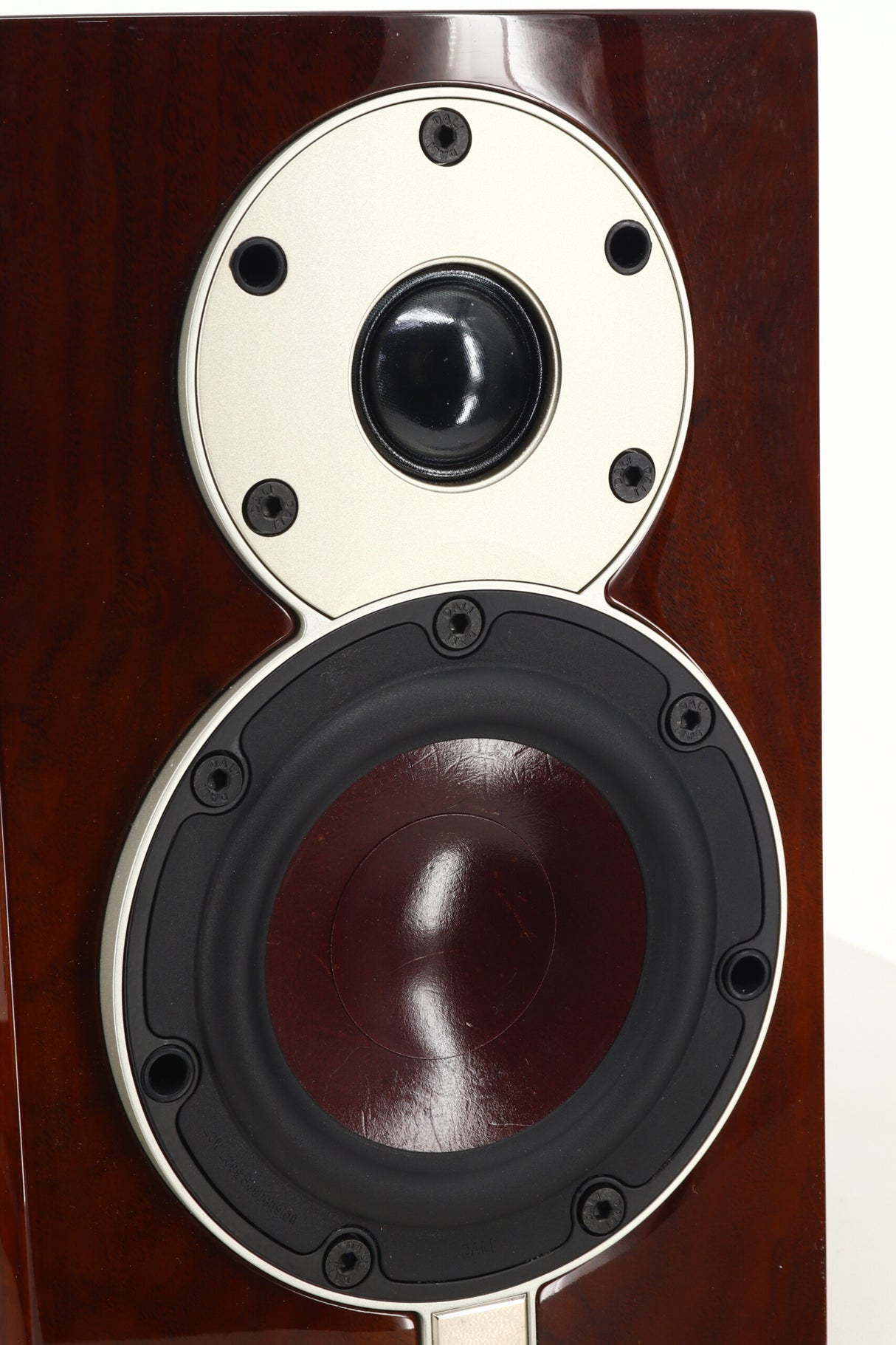 Dali Menuet SE Standmount Speakers - Wild Walnut Gloss