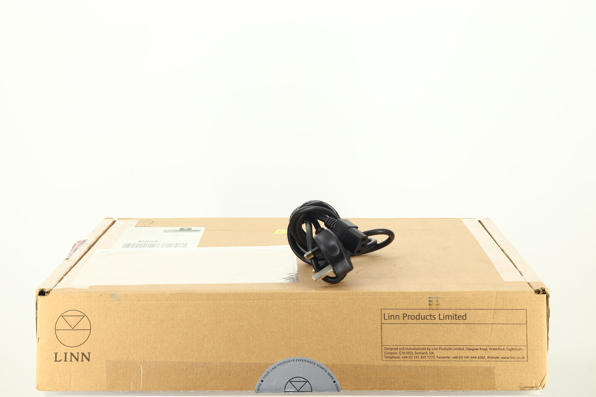 Linn LP12 Turntable  - Oak / Karousel Bearing / Lingo 4 Power Supply / Akito 3B Tonearm / Dyanvector 20X2L Cartridge