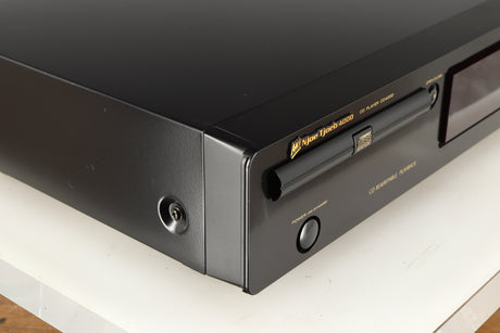 Front left corner of a used AH! Njoe Tjoeb 4000 CD Player in a black finish