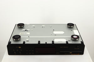Underside of a used AH! Njoe Tjoeb 4000 CD Player in a black finish