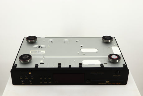 Underside of a used AH! Njoe Tjoeb 4000 CD Player in a black finish