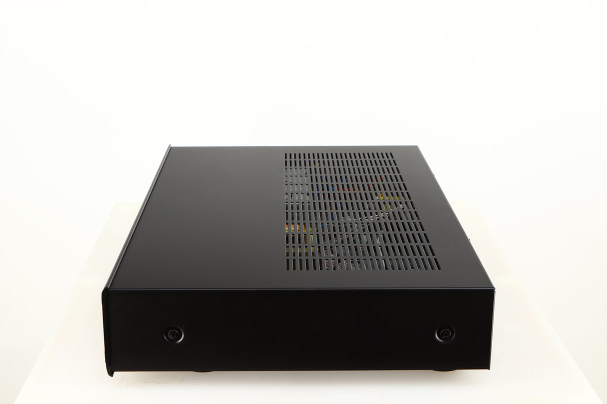 Right side view of a used AMC XCDise-vt CD Player With MD5404us2 Tube Output in a black finish
