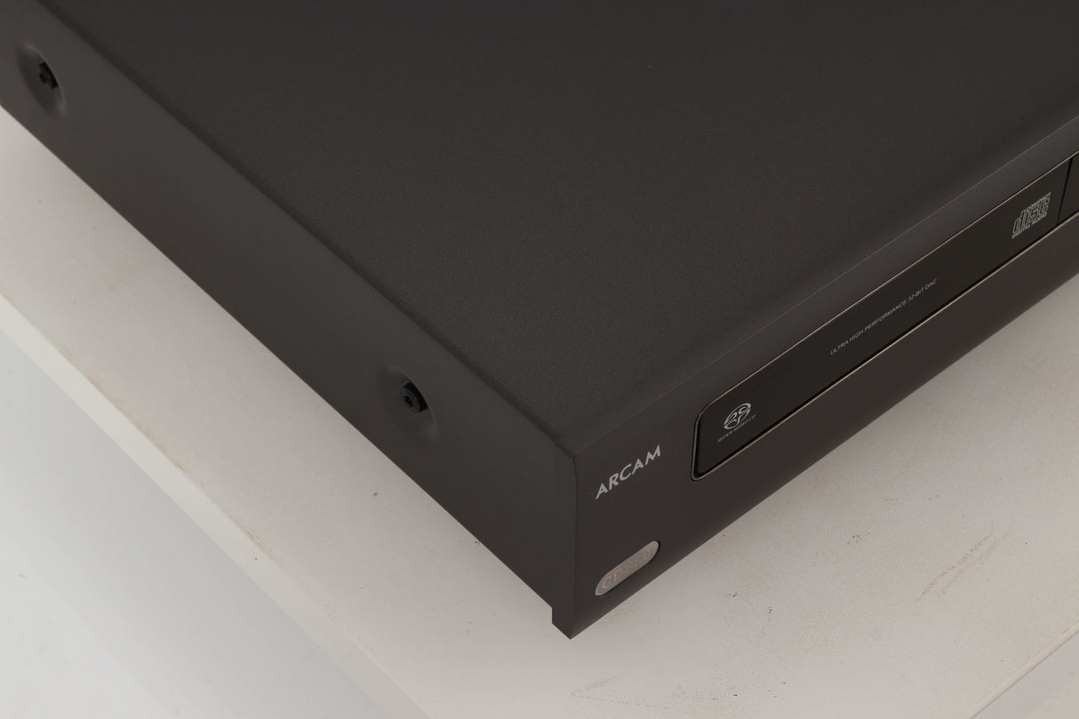 Front left corner view of a used Arcam CD550 CD Player / Streamer