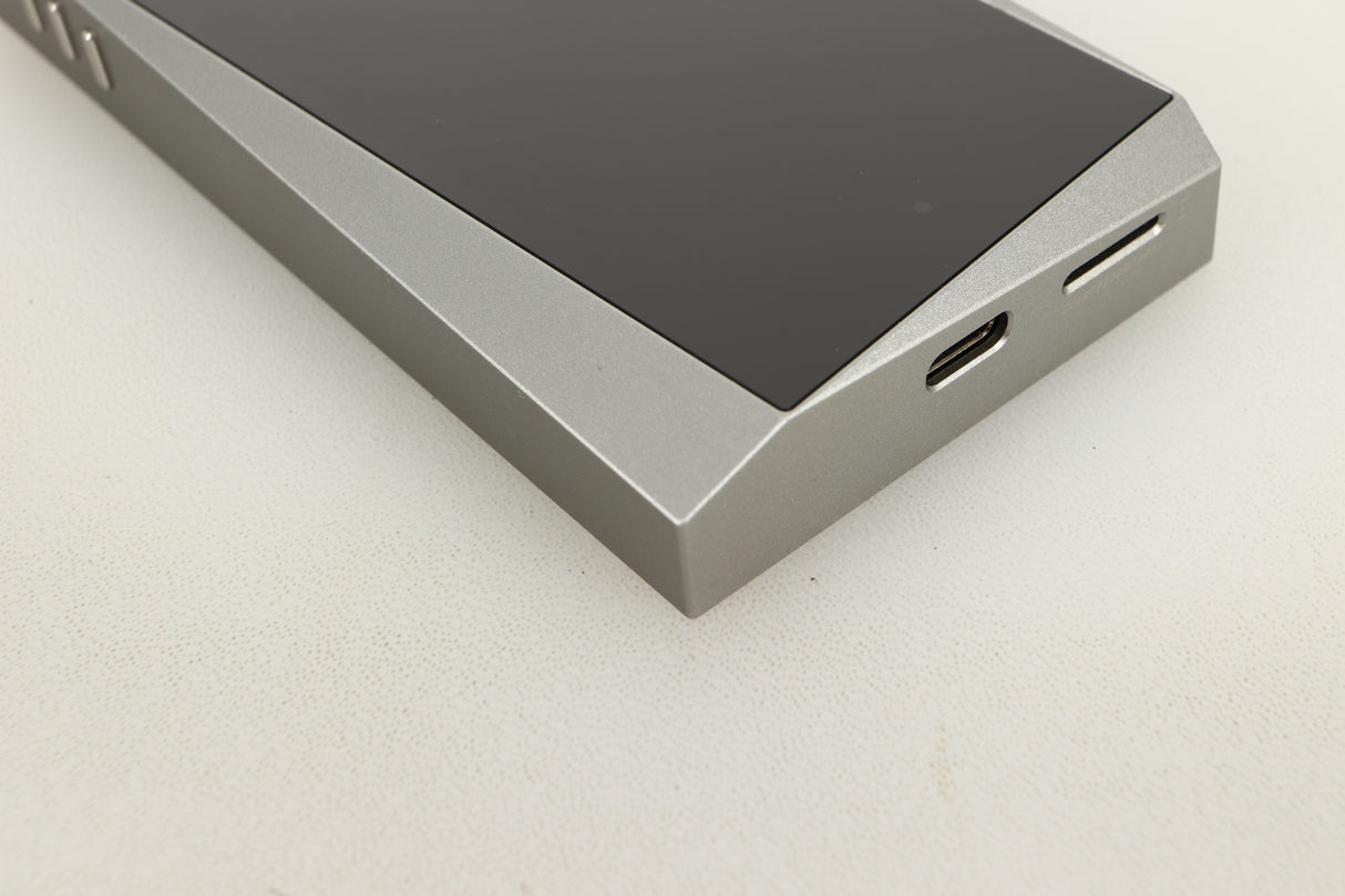 Corner view of a used Astell & Kern SR25 64gb Player in Silver finish