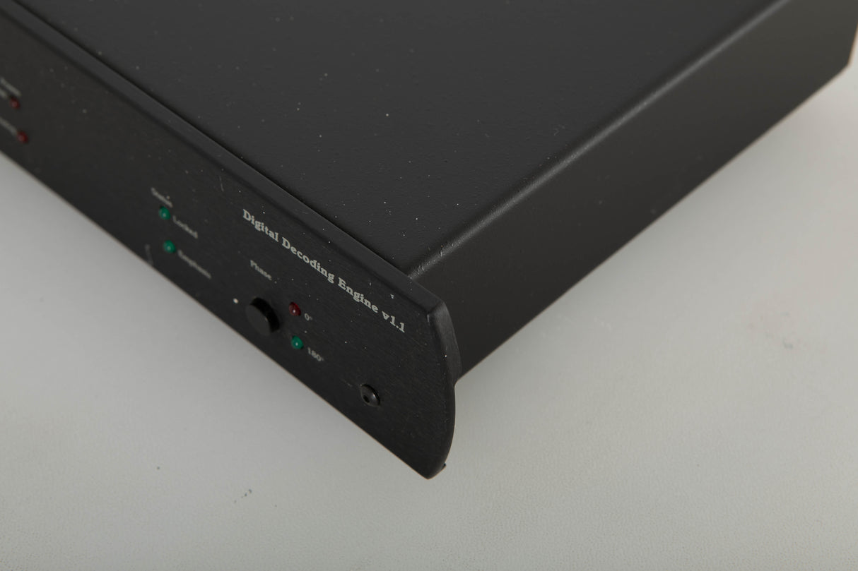 Front right view of a used Audio Alchemy Digital Decoding Engine v1.1