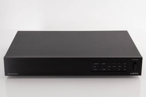 Front view of a used Audiolab 8000DAC Digital Analogue Converter in a Black finish