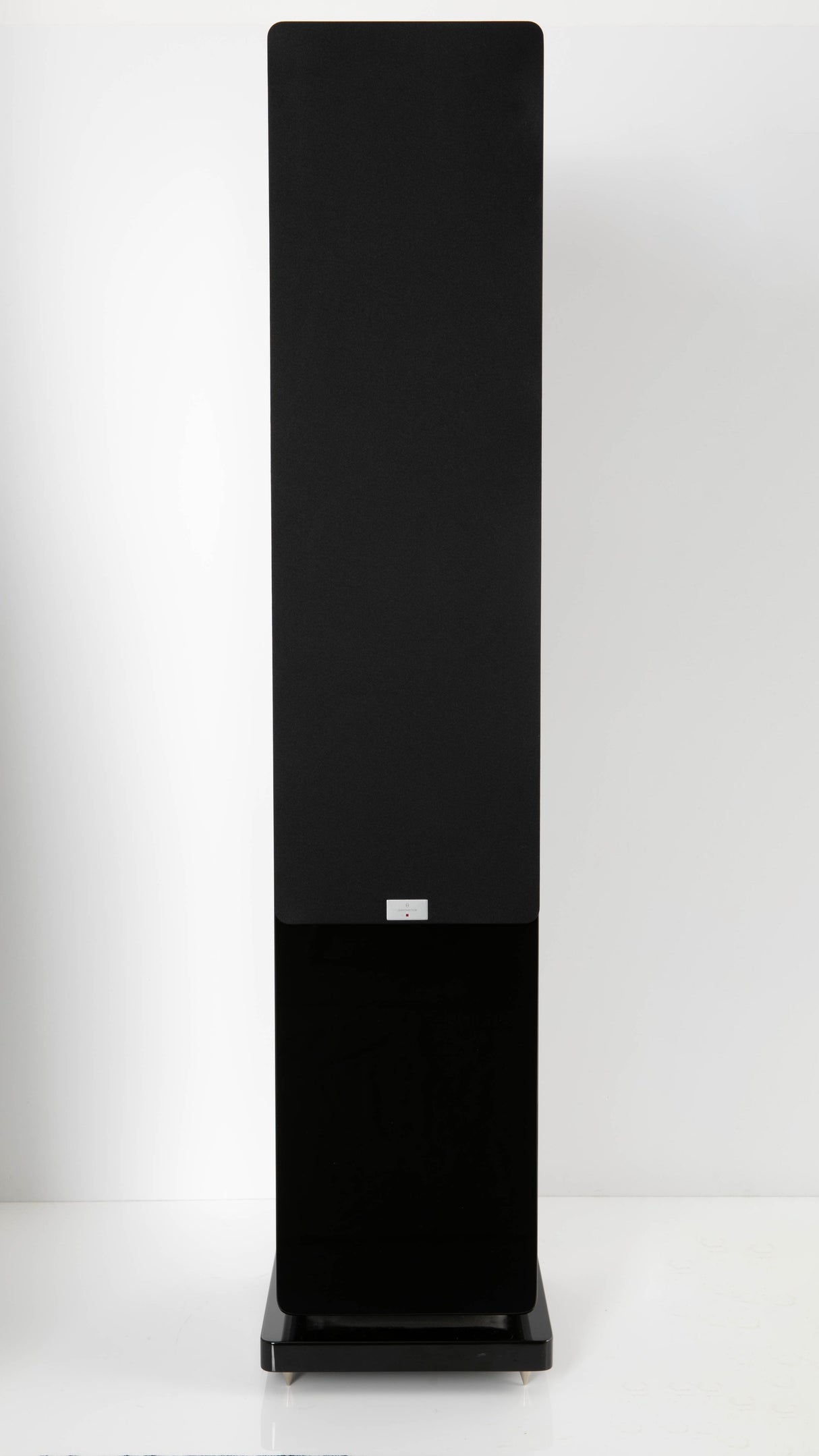 Front view of a used Audiovector QR5 Floorstanding Speaker in a Gloss Black finish showing Grille